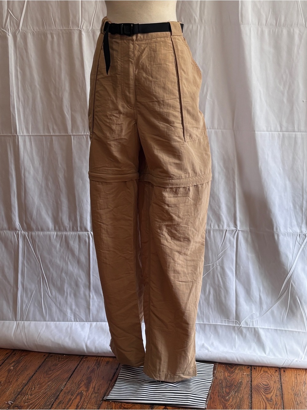 Vintage 2006 The North Face Tan Convertible Cargo Pants with Black Web Belt XL